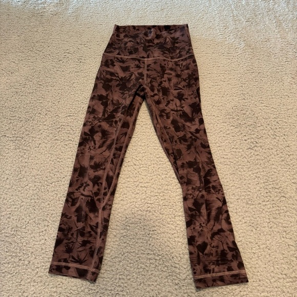 Lululemon Align Crop 21 inch Mini Dusk Floral Antique Bark Black Size 2 - Picture 1 of 9
